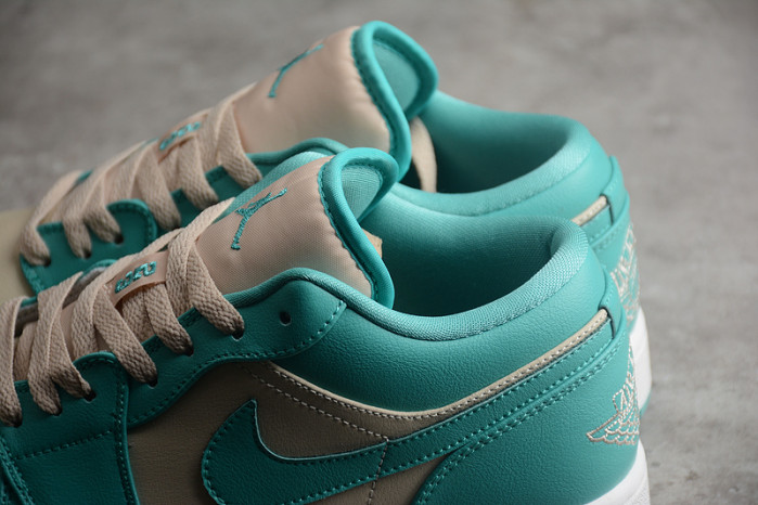 WMNS AIR JORDAN 1 LOW 