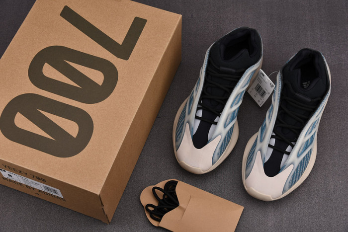 EEZY BOOST 700 V3 KYANT GY0260