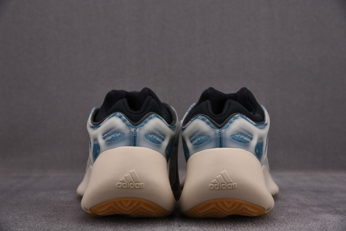 EEZY BOOST 700 V3 KYANT GY0260